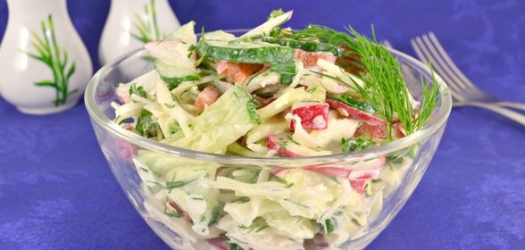 Капустный салат с редисом, сладким перцем и огурцами
