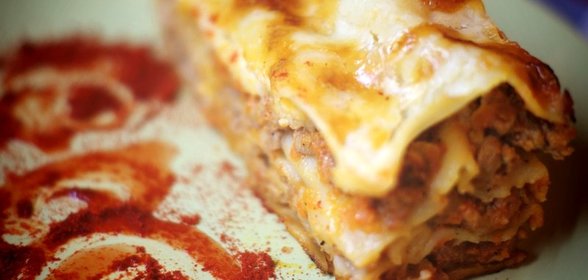 Лазанья с мясным фаршем и пармезаном