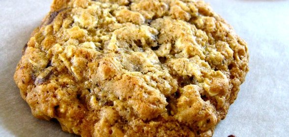 Овсяное печенье с фруктами и орехами