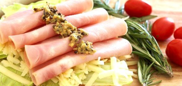 Ветчина с соусом из горчицы и петрушки