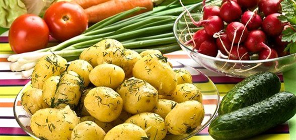 Молодой картофель в травах