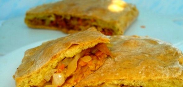Пирог с тушеной капустой