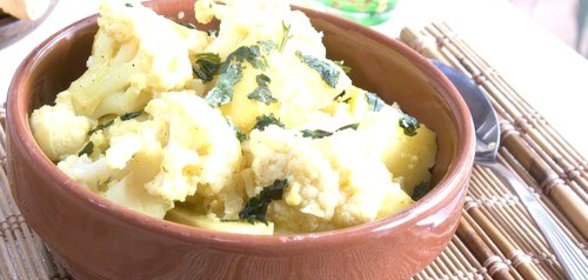 Цветная капуста со сливочным маслом и петрушкой