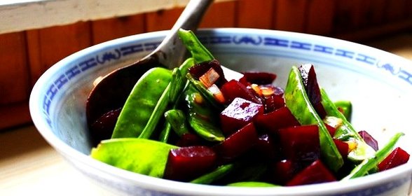 Простой салат из свеклы вареной