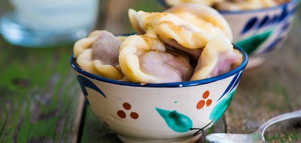 Вареники с вишней и клубникой