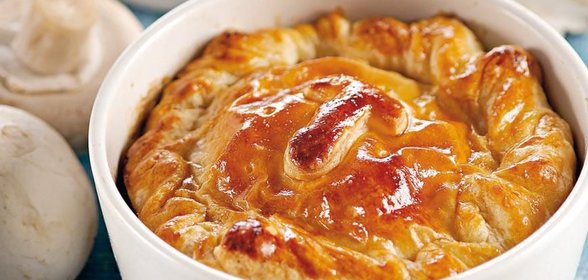 Мини-пироги из камамбера с грибами