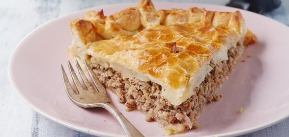 Пирог со свининой и яблоками