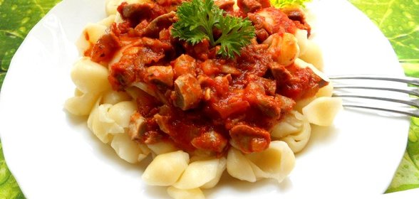 Паста с соусом из куриных желудочков