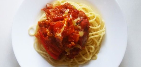 Мясной рулет со спагетти