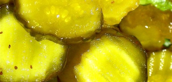 Хрустящие маринованные огурцы с укропом