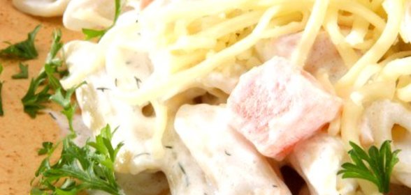 Салат с пастой и рыбой