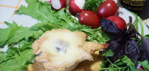 Куриные мешочки с помидорами и моцареллой