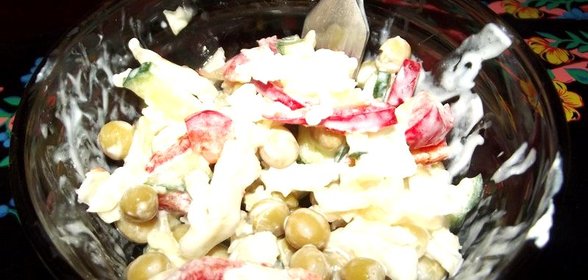 Салат с капустой и зеленым горошком