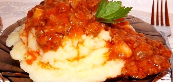 Гуляш из фарша с подливкой