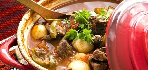 Гуляш по‑венгерски с яичной лапшой