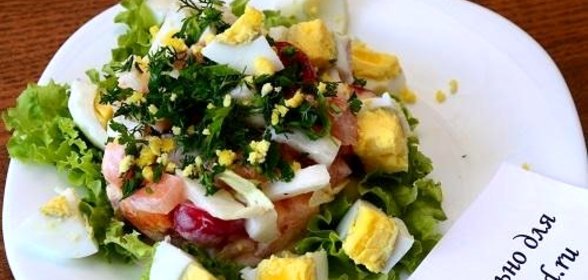 Овощной салат с яйцом