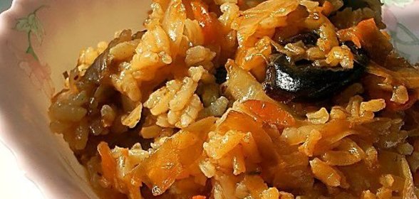 Плов с черносливом