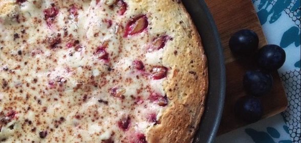 Сливовый пирог со сливочной заливкой