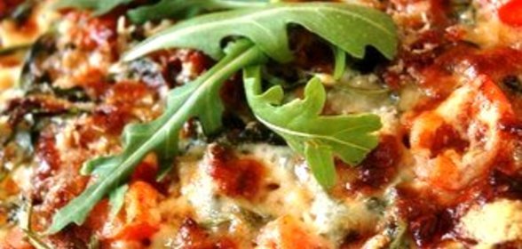 Пицца с луком-пореем и артошоками
