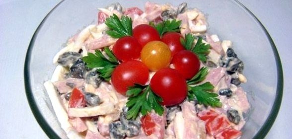 Салат с колбасой и грибами