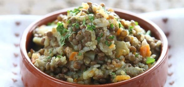 Плов с чечевицей и овощами