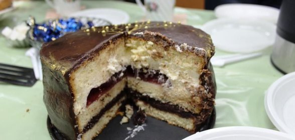 Шоколадно-вишнёвый торт