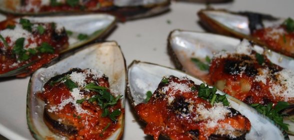 Мидии запеченные в томатном соусе