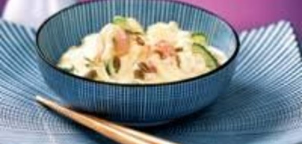 Салат из креветок с йогуртом и карри