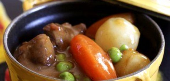 Рождественское мясное рагу с зеленым горошком