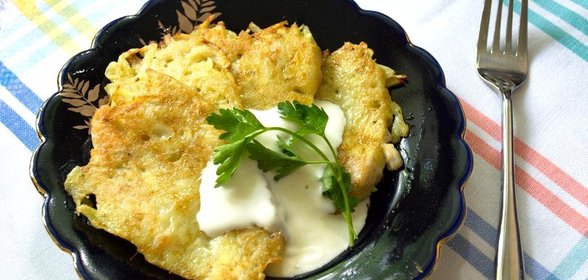 Деруны из молодого картофеля с рубленной курицей