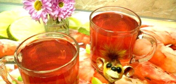 Айвовый компот с черной смородиной