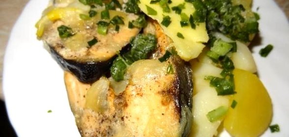 Запеченая горбуша с картофелем
