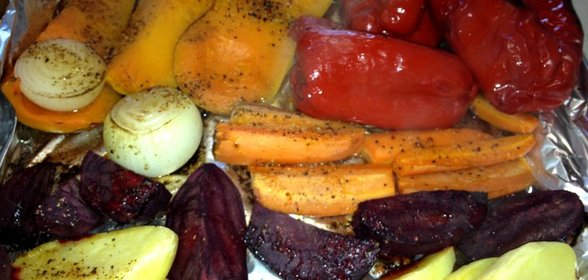 Форель, запеченная с осенними овощами и фруктами