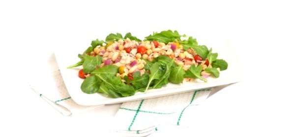 Салат из рукколы, тунца и белой фасоли