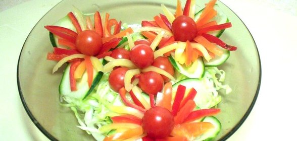 Овощной салат с помидорами черри