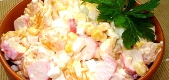 Крабовый салат с апельсинами и кукурузой