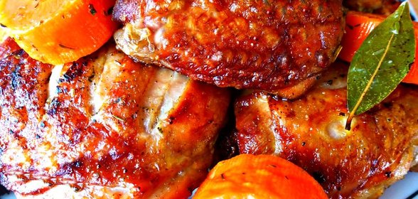 Мясо курицы с травами и глазированной морковью
