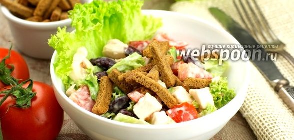 Салат из куриной грудки с сухариками