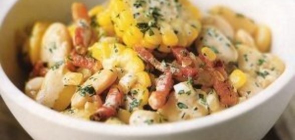 Салат из фунчозы с овощами и креветками