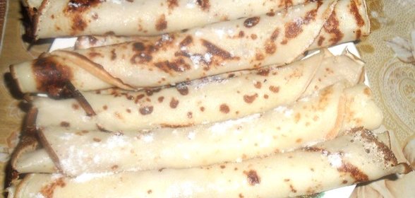 Блины на молоке с сахарной пудрой