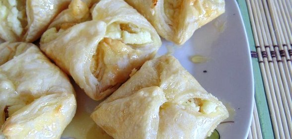 Медовые слойки с творогом
