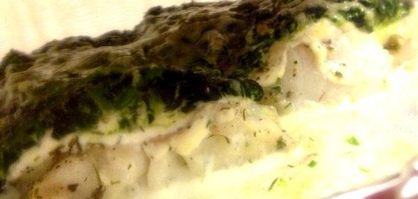 Филе белой рыбы, запеченное со шпинатом