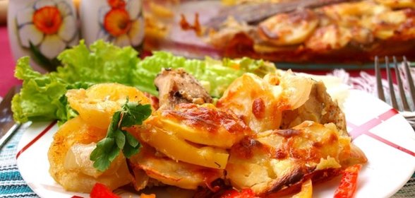 Хек запечённый с картофелем в духовке