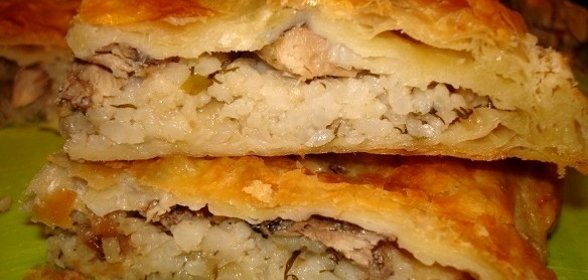 Пирог с сайрой и рисом