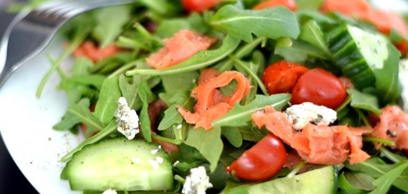 Салат с семгой и сыром