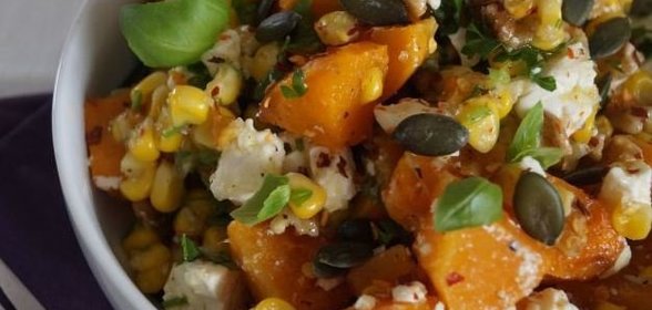 Осенний салат с тыквой сквош, кукурузой и сыром фета