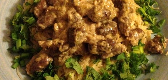 Куриные сердечки, тушеные в сливках