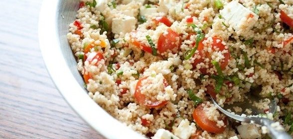 Салат с кускусом и томатами