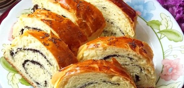Сдобный рогалик с маком