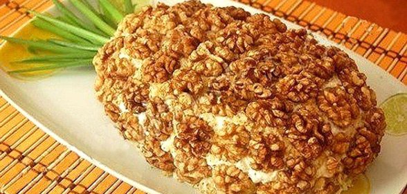 Слоеный салат «Ананас»